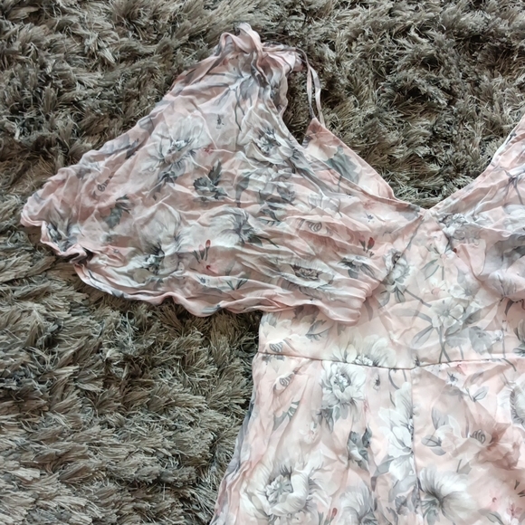 ✨Forever New floral romper - Picture 4 of 8